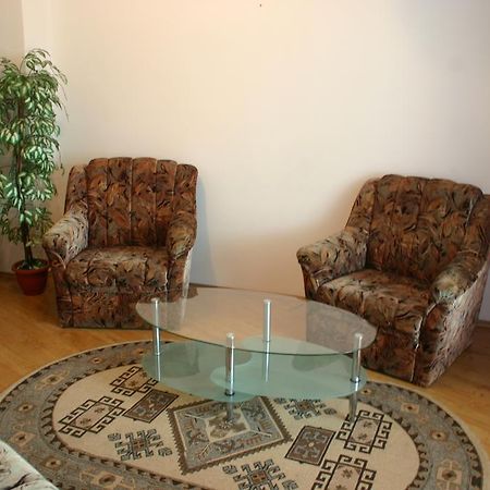 Ferienwohnung Salonul Rosu Bacău Exterior foto