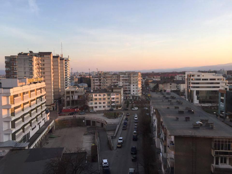 Ferienwohnung Salonul Rosu Bacău Exterior foto