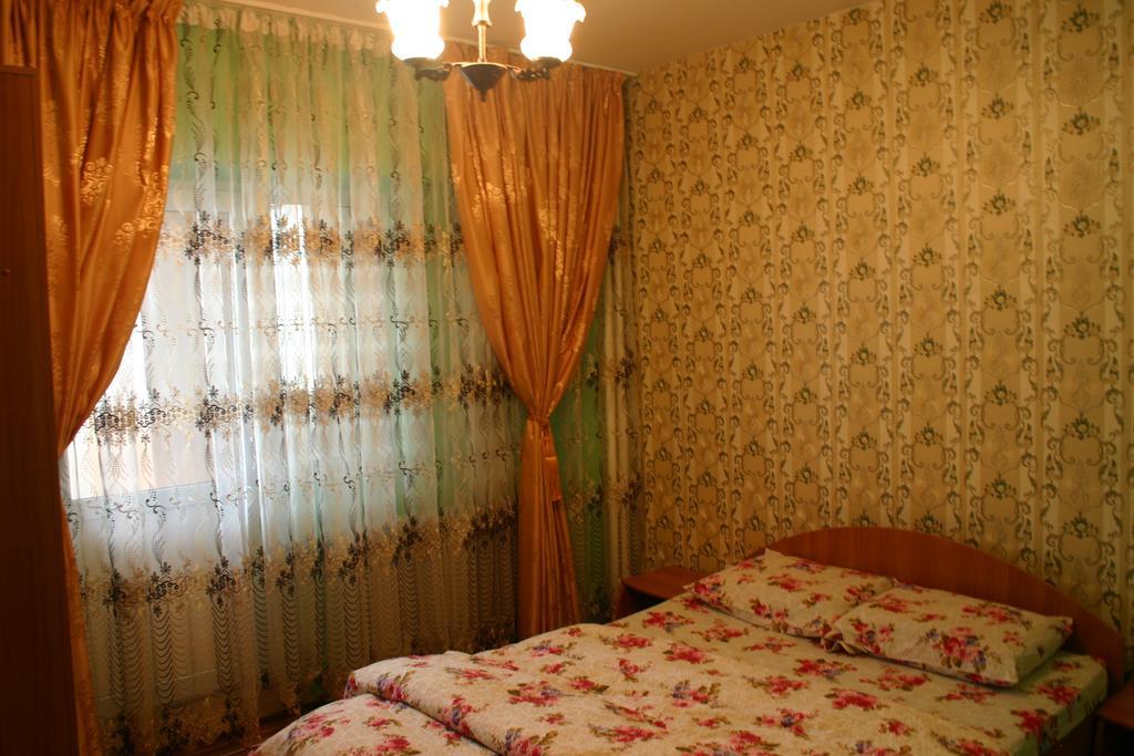 Ferienwohnung Salonul Rosu Bacău Exterior foto
