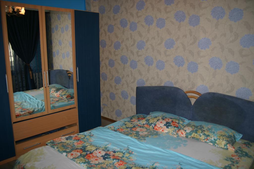 Ferienwohnung Salonul Rosu Bacău Exterior foto