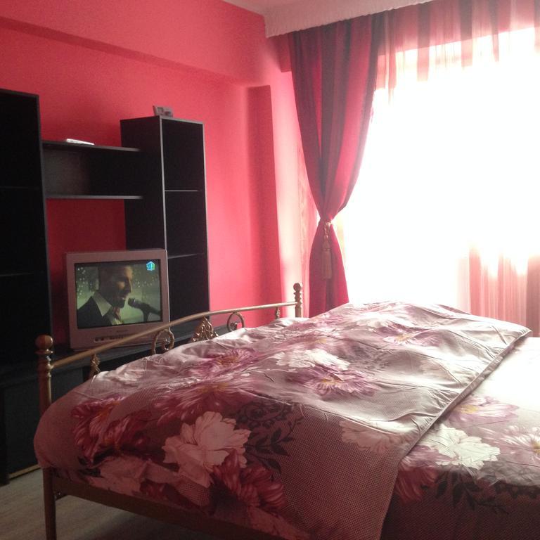 Ferienwohnung Salonul Rosu Bacău Exterior foto